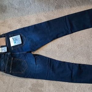 Weatherproof men's weather soft denim 32L x 32W jeans.  Slim fit.  New with tags